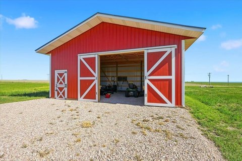 Build-Ready Ranch Land with Steel Barn