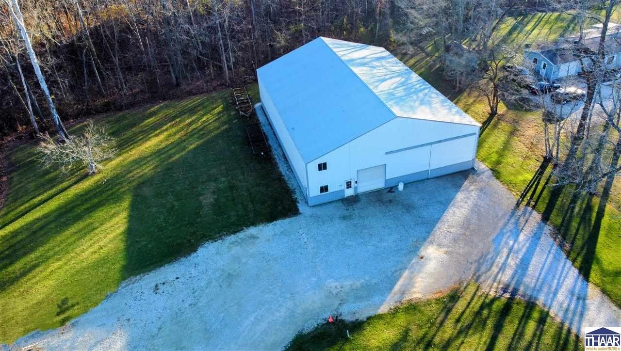 Highway 40 Commercial Barn