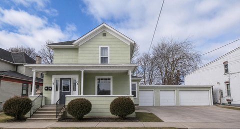 Downtown Duplex with Four-Car Garage