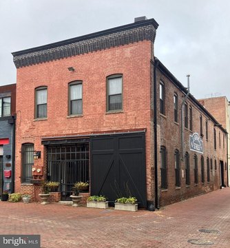 Adaptable Carriage House in Shaw
