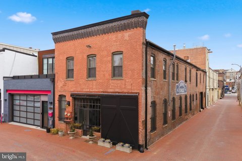 Adaptable Carriage House in Shaw