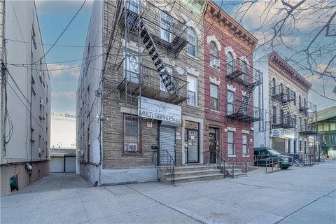 Mixed-Use Brick Semi-Detached 5-Unit