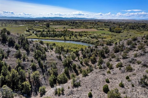 Land, Manhattan, MT