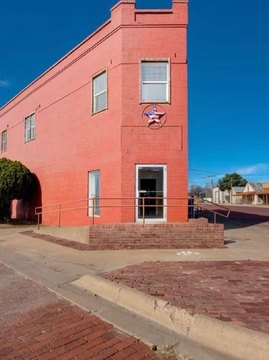 Restored Mixed-Use Gem in Slaton