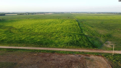 LAND - Pretty Prairie, KS