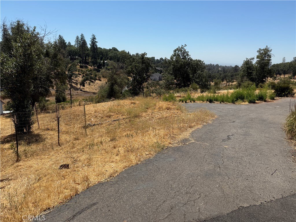Spacious Lot in Paradise, CA