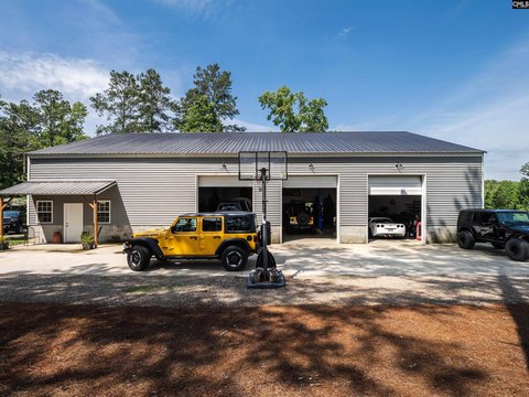 Automotive Shop With Live-Work Space