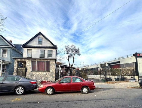 Spacious Multi-Family Home, Large Lot