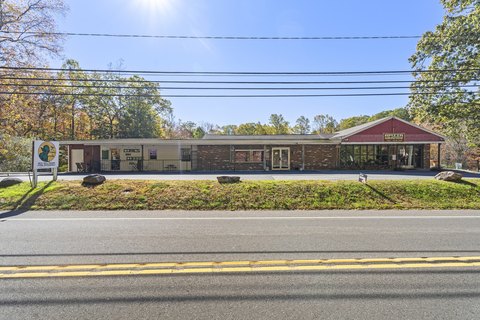 Deep River Commercial Strip Plaza