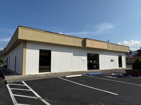 Versatile Commercial Space on Main