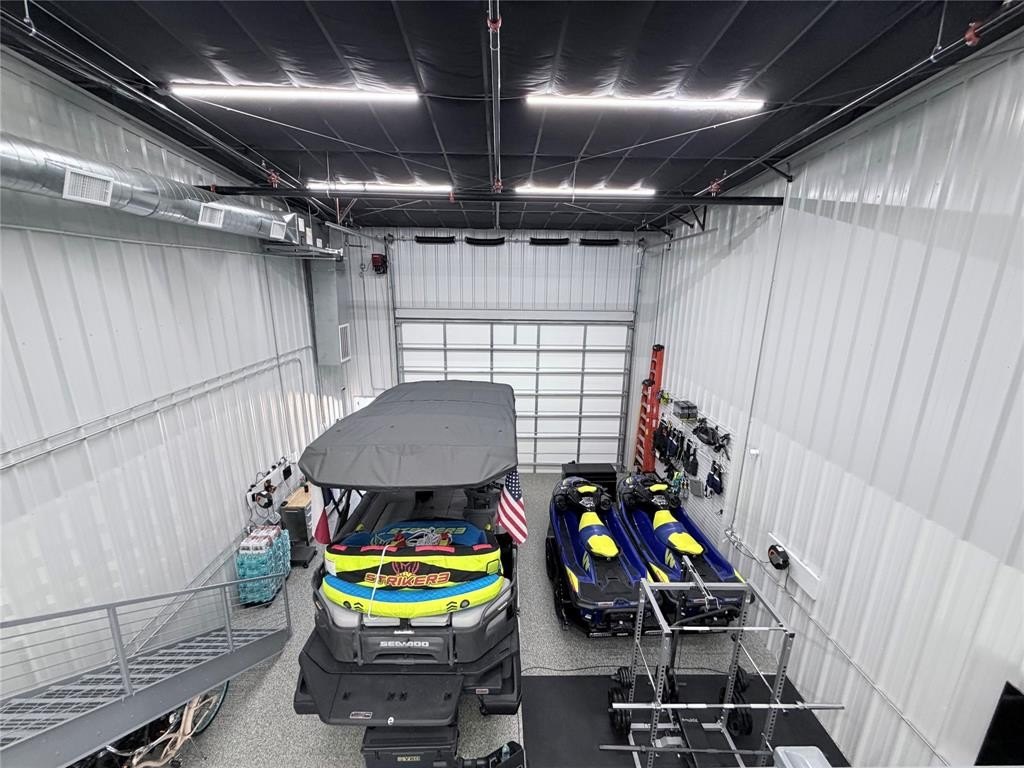 Luxury Garage Suite Near Lake