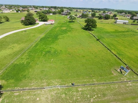 Prime Acreage in Brock ISD