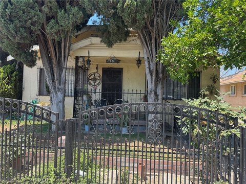 Income Producing Triplex in Los Angeles