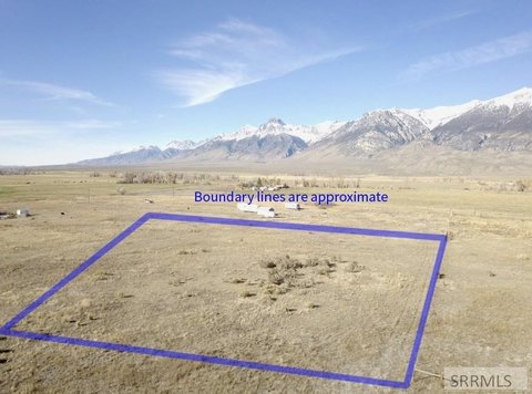 2.5 Acres in Mackay, ID