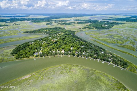 Interior Lot in Waterfront Community