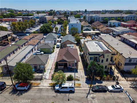Triplex with Driveway Parking