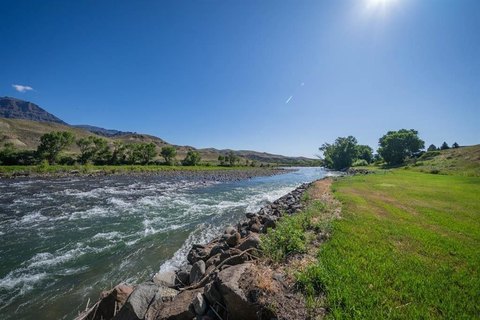 Riverfront Land in Wapiti Valley