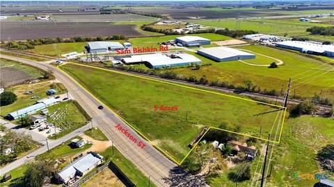 El Campo Commercial Land