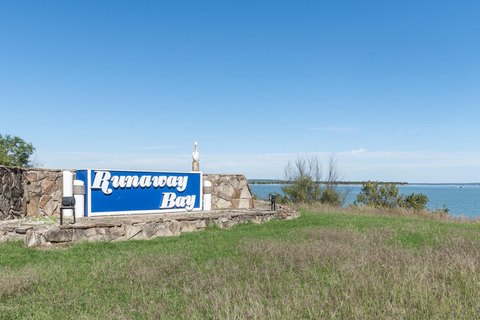 Land, Runaway Bay, TX