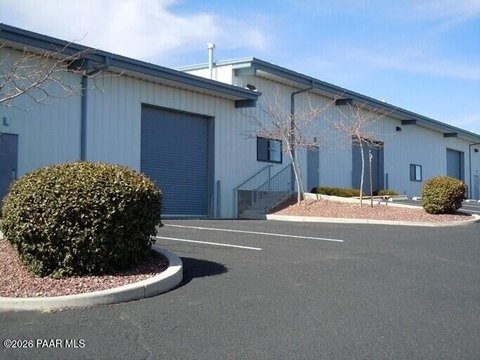 Industrial Flex Space with Overhead Doors