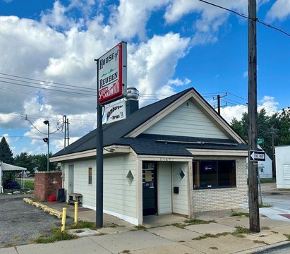 Turnkey Restaurant with Pole Signage