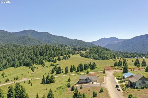 Oakridge Land with Mountain Views