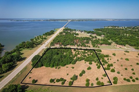 Unrestricted Lake-Adjacent Land Tract
