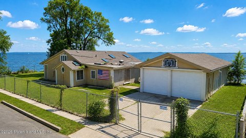 LAND - Staten Island, NY