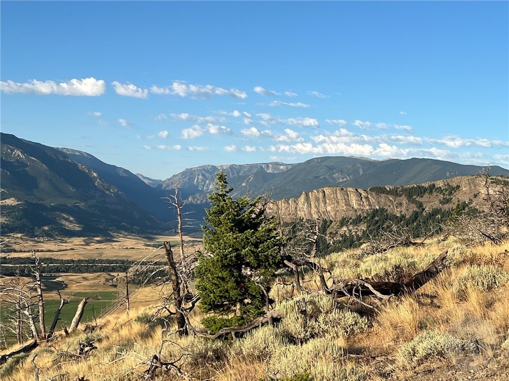 Montana Land with Mountain Views