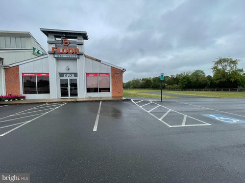 Retail Storefront on Lee Highway