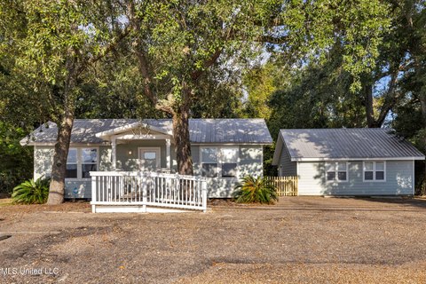 Charming Commercial Property in Biloxi