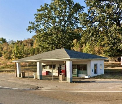 Historic Building on High-Traffic Corner