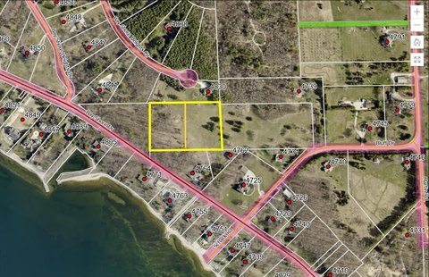 Residential Land in Bay Shore