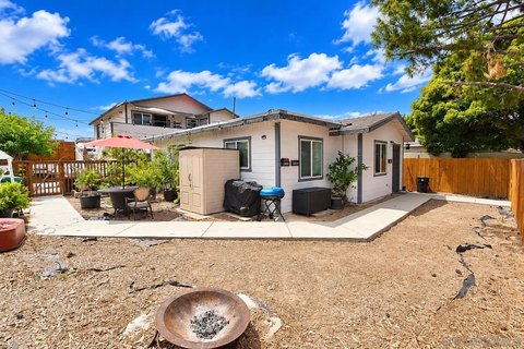 Triplex with Detached Front Residence