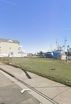 Bayfront Lot in Gardner's Basin