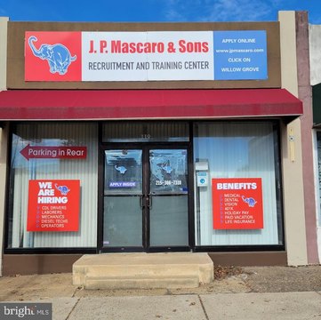 High Visibility Retail Location