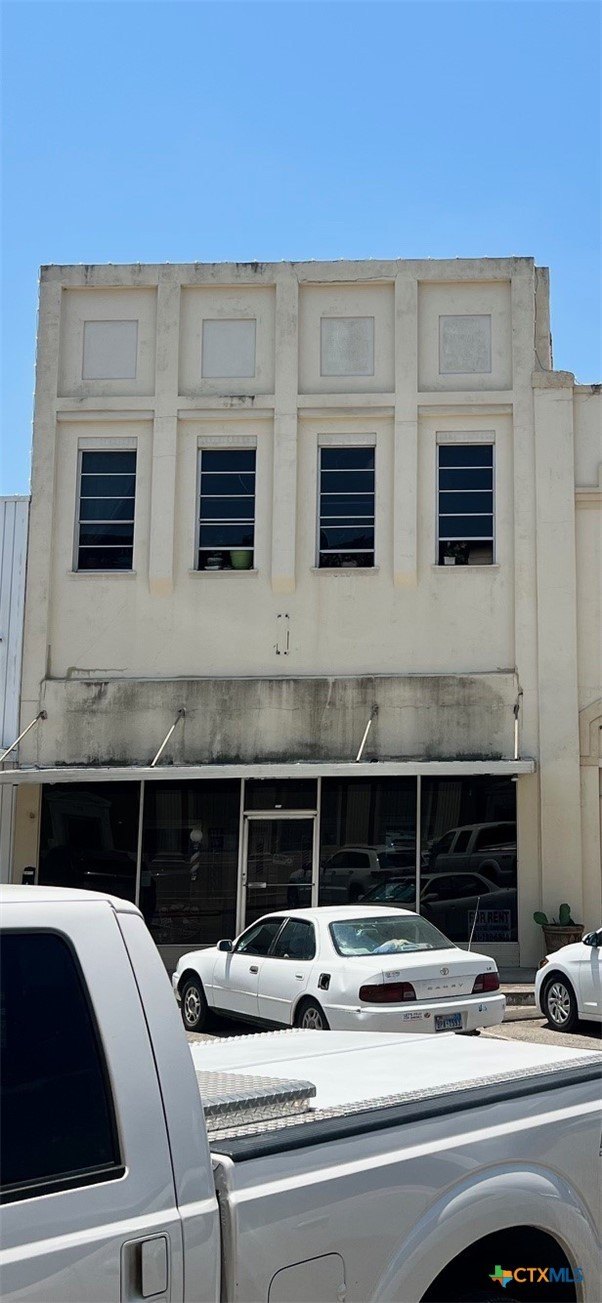 Mixed-Use Building in Downtown Yoakum