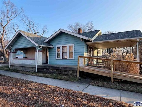 Turnkey Salon on Corner Lot