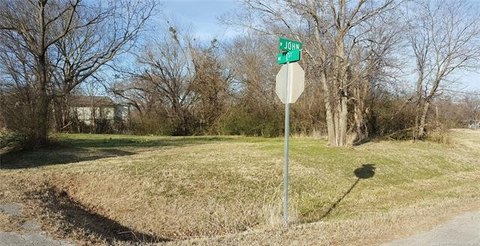 Residential Lot in Henryetta, OK