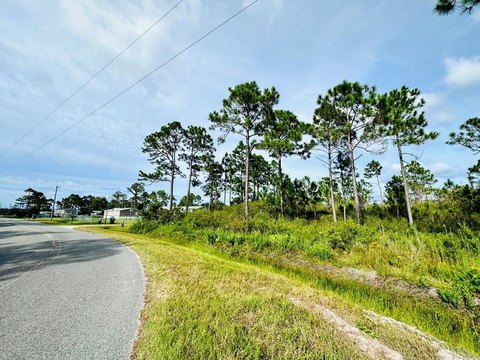 Spacious Lot in Eastpoint, FL