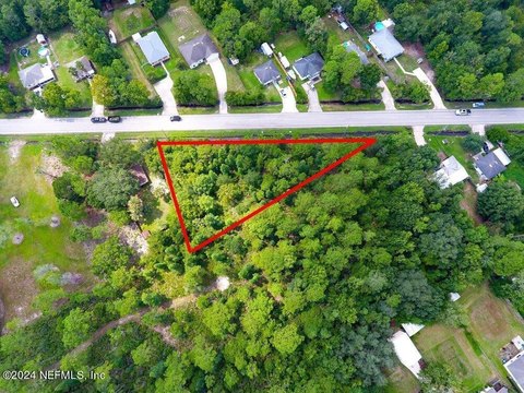 Spacious Buildable Lot Near Downtown