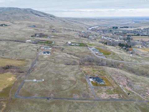 Land with Sweeping Red Mountain Views