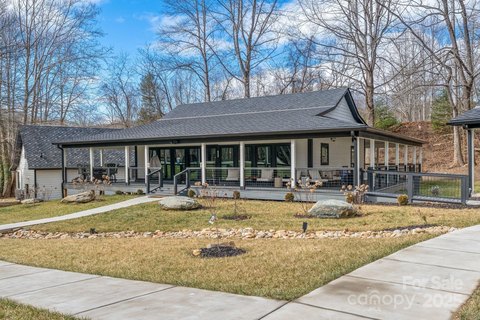 Cottages in Blue Ridge Mountains