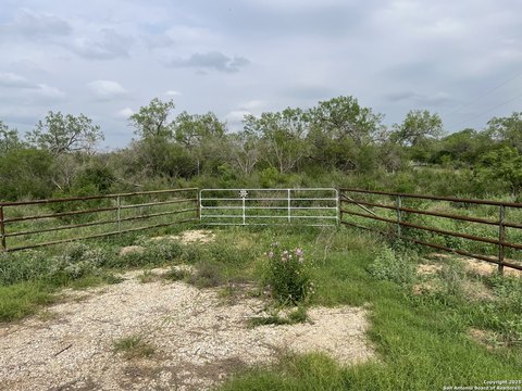 Land, Bigfoot, TX