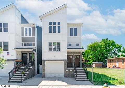 Duplex With Two Spacious Units