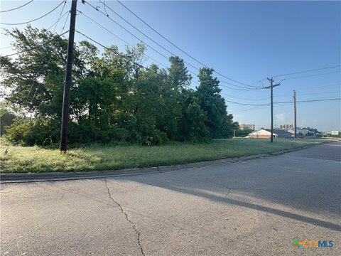 Commercial Lot Near Baylor Hospital
