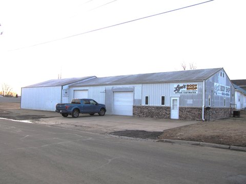 Maquoketa Commercial Auto Shop Building