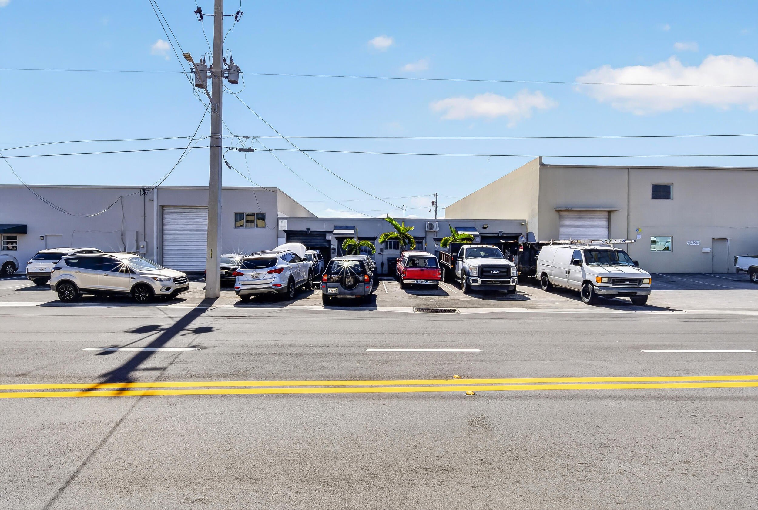 Oakland Park Warehouse with Bays