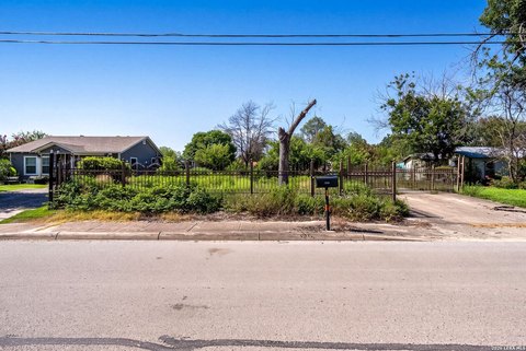 LAND - San Antonio, TX