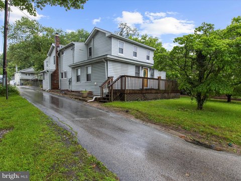 Two Homes on Large Lot